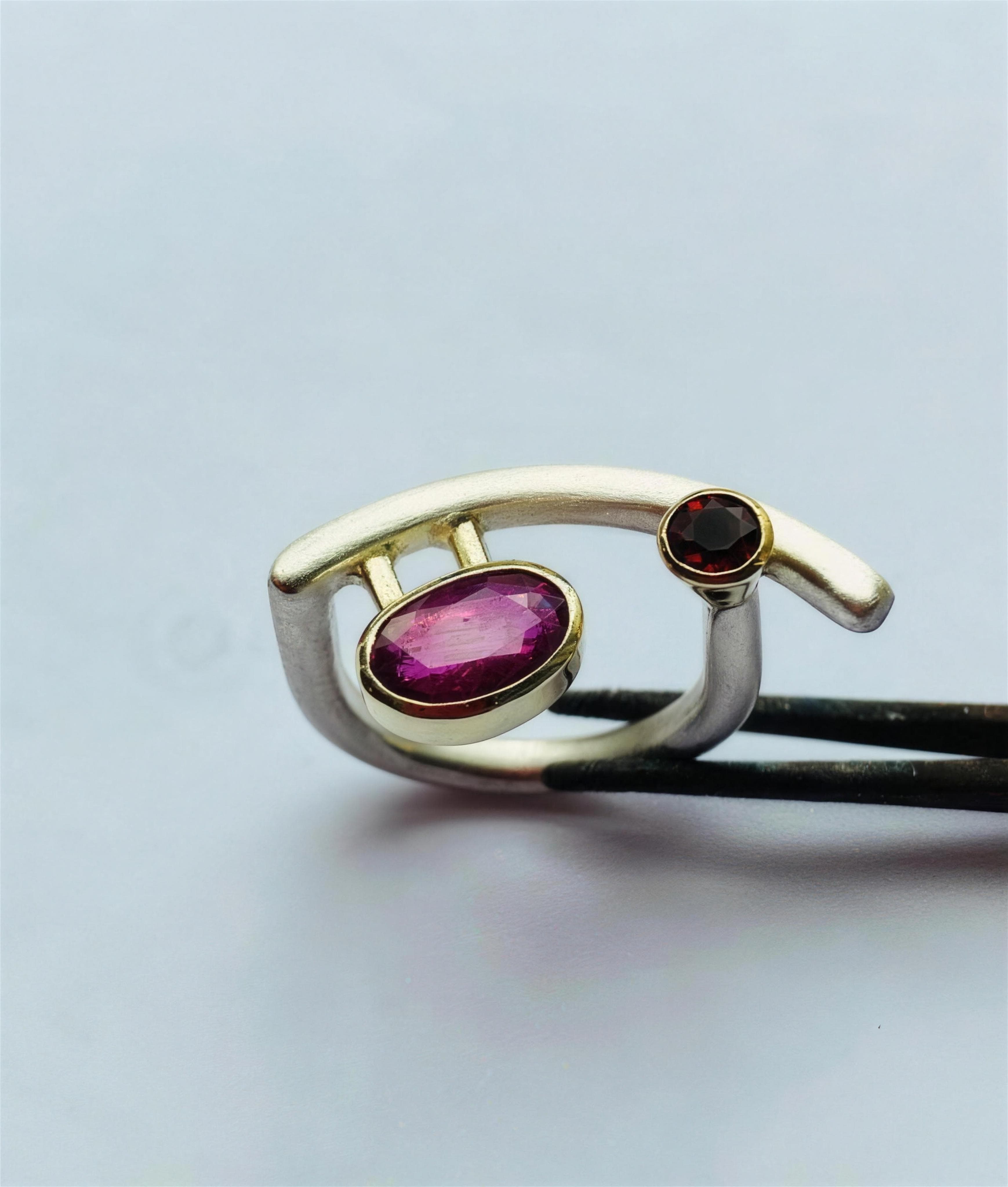 Gouden ring met robijn